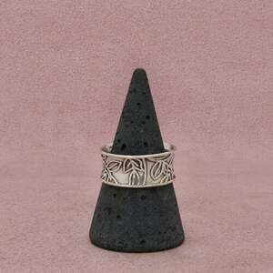 Sterling Silver Floral Motif Concave Leaf Pattern Band Ring Size 8.25